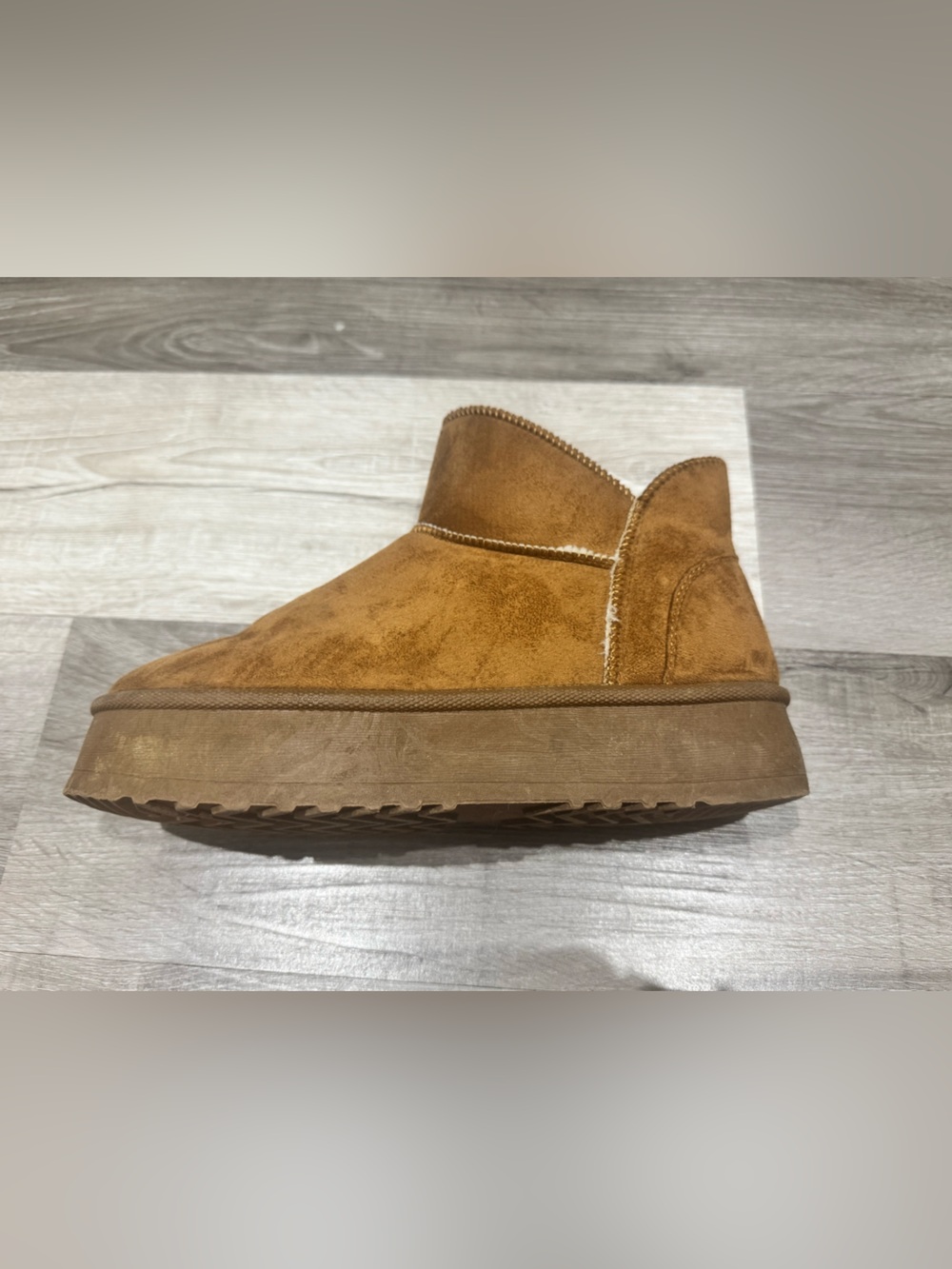 Pink Lily platform Ugg style short bootie size 7.5 - Picture 3 of 7